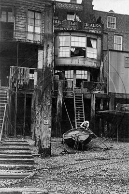 The Grapes Pub, Narrow Street, Limehouse Hole in East London c1900s