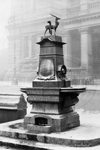 Picture of Warwicks - Birmingham, Fountain, Opposite Art Gallery c1910s - N5300