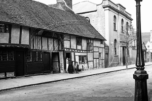 Picture of Warwicks -Stratford Upon Avon, Old Houses c1890s - N5299